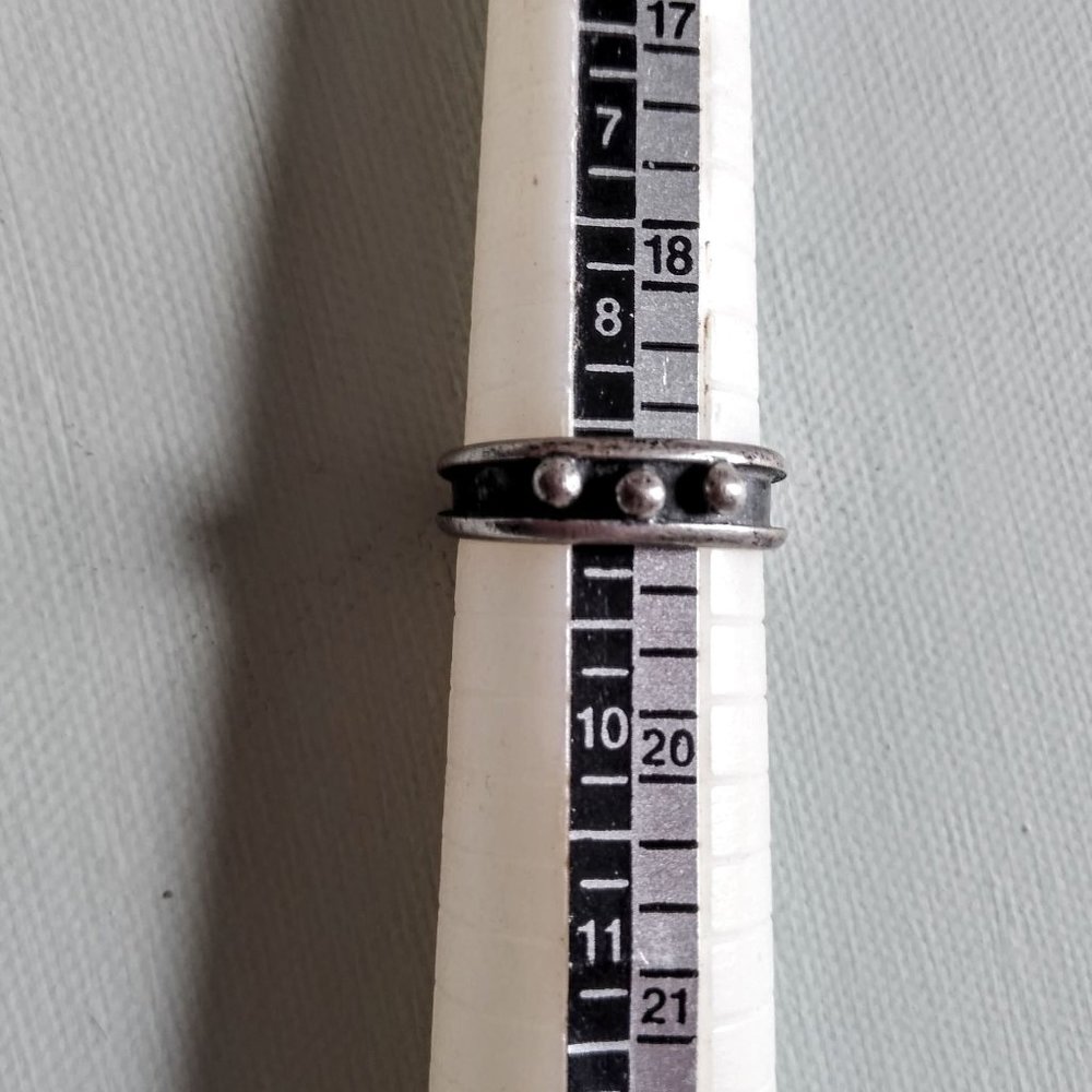 LOT of 2 RINGS  SIZE 8 & 9 silver and black